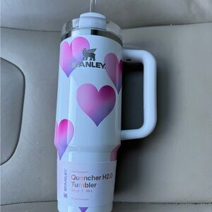 Stanley Quencher H2.0 Tumbler - White with Pink Hearts 30 oz